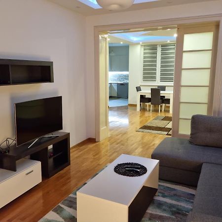 De Luxe Republic Square Apartment Of 100Sqm Belgrado Exterior foto