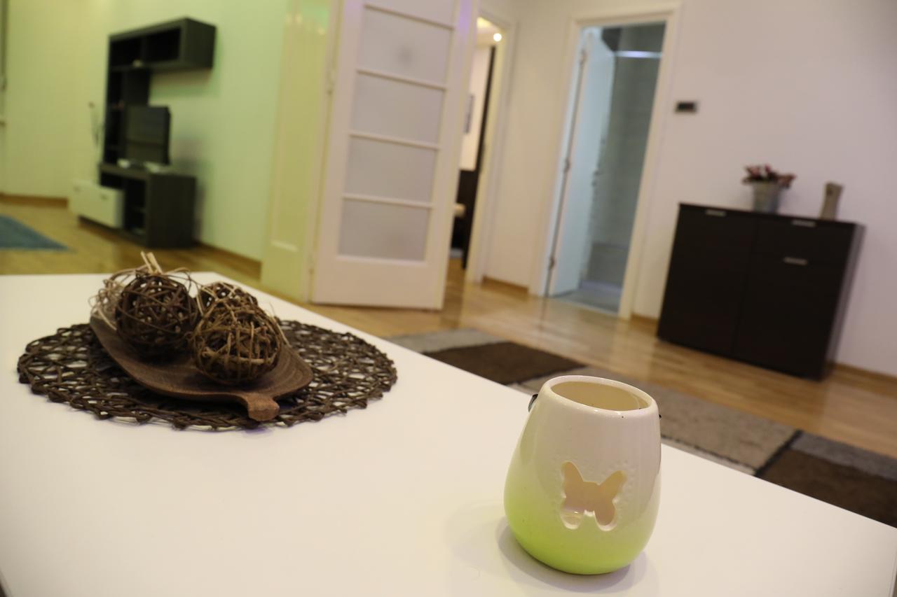 De Luxe Republic Square Apartment Of 100Sqm Belgrado Exterior foto